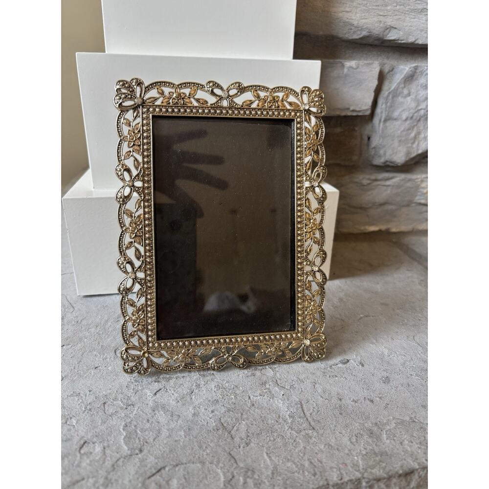 Rectangular Metal Bow Floral Desktop Picture Frame Table Top Home Decor 4 x 6"